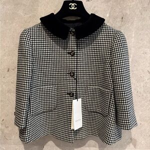 Authentic Gucci Women's Houndstooth Cape in Black and White
